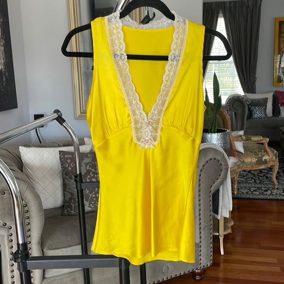 Yellow Silk top size XS - Picture 1 of 4